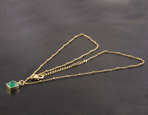 Collar con colgante de cojín de ónix verde, colgante pequeño y delicado hecho a mano, ajustable - Product Image 3