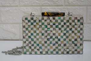 Bolso de mano de perlas madre para mujer, Cartera de mano a la moda, al mejor precio de la India - Product Image 3