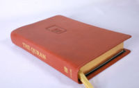 Bible reliée à la main avec bord doré A4 2024, estampage à chaud, gaufrage à sec, papier offset, emballage haut de gamme