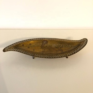 Bandeja de servicio decorativa de latón Vintage - Product Image 1