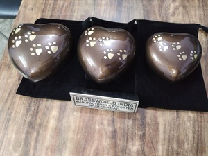 Brassworld Inde métal coeur animal patte souvenir crémation urne Style américain dans différentes tailles Funerarl fournitures - Product Image 5