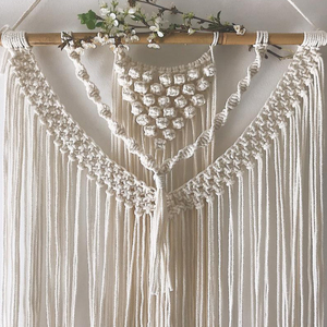 Article de décoration intérieure, article artisanal de haute qualité, suspension murale en macramé, élégant - Product Image 1