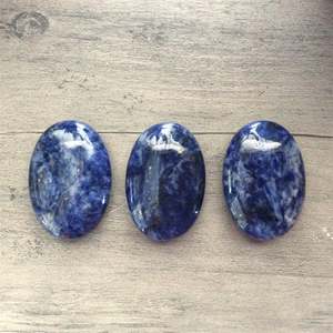 หินโซดาไลต์ธรรมชาติทรงรี ขัดเงา สีฟ้า คริสตัลบำบัด นวดผ่อนคลาย หินแก้กังวล หินเรกิ สำหรับทำสมาธิ ขายส่งจำนวนมากจากกูจารัต - Product Image 4