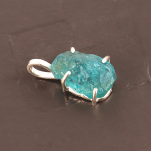 Pendentif élégant en argent sterling 925, type bohémien, artisanal, en apatite brute, avec chaîne, excellente qualité - Product Image 1