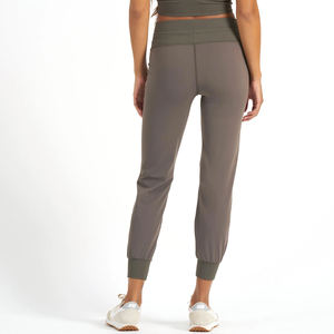 Joggers que absorben el sudor de alta calidad para mujer, ropa deportiva transpirable para entrenamientos de invierno con decoración de encaje, venta al por mayor - Product Image 5