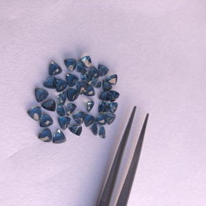 4mm pierre naturelle de topaze bleue de Londres à facettes trillion de pierres précieuses en vrac au prix d'usine de gros du fabricant en ligne 2025 - Product Image 2