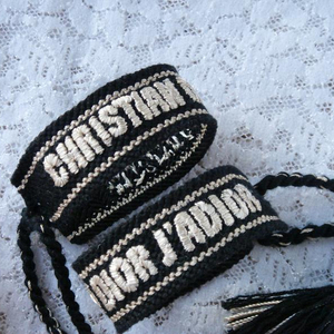 สร้อยข้อมือถักทอแบบเมจิก - Product Image 1
