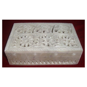 Caja de joyería con piedra de jabón tallada a mano - Product Image 1