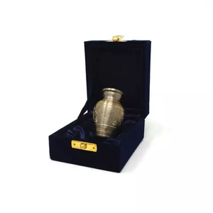 โกศเก็บอัฐิสัตว์เลี้ยงแบบยุโรป ทำจากทองเหลือง/อะลูมิเนียม ทนทาน เป็นมิตรกับสิ่งแวดล้อม ขนาดเล็ก พร้อมสลักลาย - Product Image 4