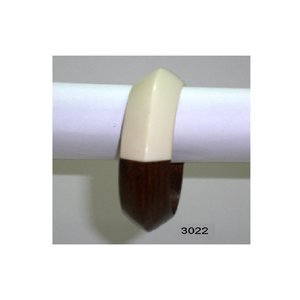 Bracelets en résine noire et blanche pour femme - Product Image 1