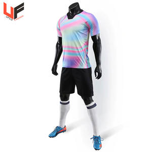 Venta al por mayor de uniformes de fútbol de los hombres de alta calidad de la sublimación de impresión de diseño de desgaste profesional - Product Image 2