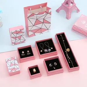 OEM-Mini paquete de laca larga de mármol con Logo personalizado rígido, económico, rosa, embalaje sostenible, caja de papel de joyería de terciopelo rosa con bolsa