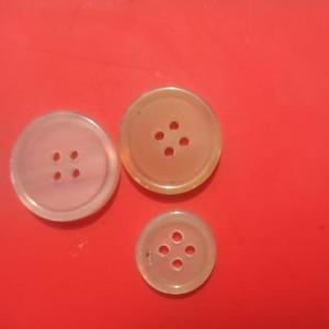 เสื้อโค้ทเขาควายขัดเงา20มม. กระดุม4รูสีทองแดงซักได้ขนาด18มม. ตกแต่งเสื้อผ้าด้วยลูกปัด - Product Image 1