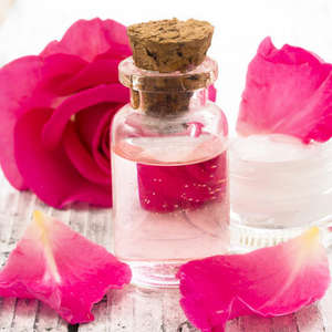Hydrolat de rose biologique en vrac, eau florale distillée à la vapeur de Bulgarie, Rosa Damascena, certifié GMP - Product Image 1