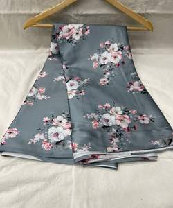 Sari en soie imprimé multicolore avec un design moderne, idéal pour les mariages et les festivals, un vêtement ethnique intemporel. - Product Image 1