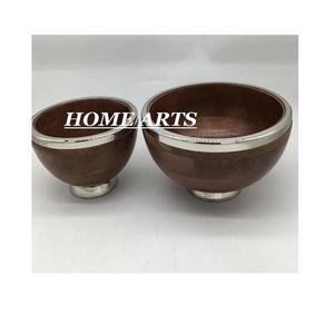 Lot de 2 bols de service à fruits secs de différentes tailles Bol à nourriture martelé en acier inoxydable avec base en bois en vrac - Product Image 3