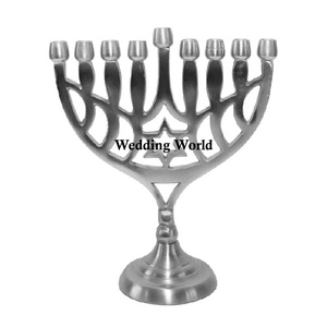 Bougeoir décoratif de luxe en métal fait à la main en gros de créateur Menorah bougeoir de fantaisie en gros fini argent - Product Image 1
