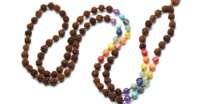 Nouveau Collier de Perles en Bois Tendance Style Spirituel Religieux avec Pierres Précieuses Énergétiques Rudraksha Chakra Mala