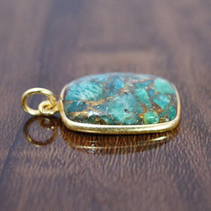 Vente en gros de pendentif en argent sterling 925 avec lunette plaquée or 18 carats sertie d'une pierre précieuse d'amazonite verte pour les fêtes - Product Image 2