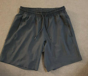 Short de sport décontracté et écologique pour homme, poches zippées, anti-rides, élastique, taille moyenne, vêtements d'entraînement pour la course à pied - Product Image 2