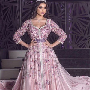 ATIYA LIBAS Femme Lehenga Choli Heavy Zardozi Broderie Acétate Matériel Longueur de Plancher Long Trail pour Robe de Mariée-Inde - Product Image 1