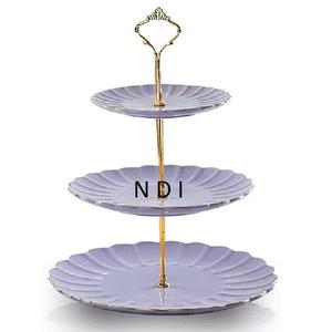 Soporte para Servir Pastel de Frutas de 3 Niveles con Forma Redondeada y Acabado Personalizado, Ideal para Celebrar el Día de Navidad - Product Image 1