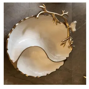 Cuencos con compartimento de esmalte blanco y dorado elegante y sexy con mango de Rama Dorada Pájaro para nueces y frutas y aperitivos gratis - Product Image 1