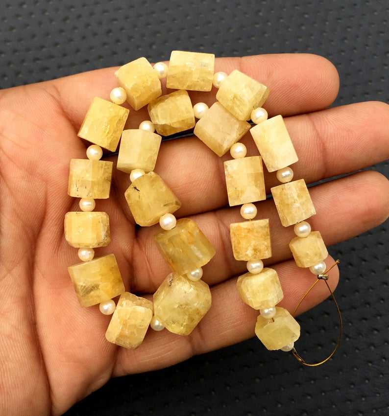 สีเหลือง