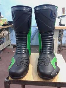 รองเท้าบูทมอเตอร์ไซค์หนังสำหรับนักขี่มืออาชีพ รุ่นกันไฟและกันน้ำ สำหรับทุกเพศ - Product Image 4