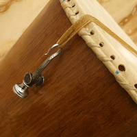 Tambor Medieval de concha larga con palo de tambor MUZIKKON