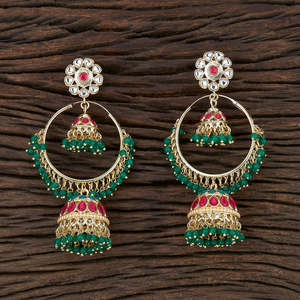 Jhumkis del Indo occidental, diseño hecho a mano con chapado en oro, 104729 de joyas Kanhai al mejor precio - Product Image 6
