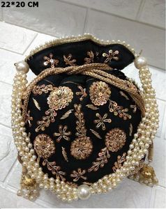 โมเดิร์น POTLI กระเป๋ามุกทำงานที่สวยงาม LATCAN และ ZARI เย็บปักถักร้อยบนผ้าไหมสำหรับงานเลี้ยงและงานแต่งงาน @ 2022 - Product Image 1