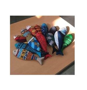 Pescado de madera natural 100% hecho a mano colgante único personalizado arte popular grabado para pintura decorativa pescado de madera de alta calidad - Product Image 3