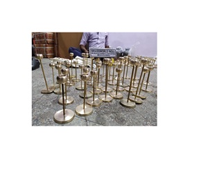 วินเทจทองเหลืองทิวลิปเชิงเทียนคริสตจักรอุปกรณ์ Brassworld อินเดีย - Product Image 1