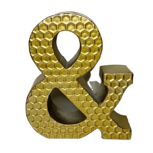 Vaisselle en métal martelé unique avec un design élégant fini or parfait pour l'affichage du salon et la décoration de la maison - Product Image 2