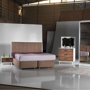 Juego de Dormitorio Clásico de Lujo en Madera Sólida para Apartamento - Product Image 1