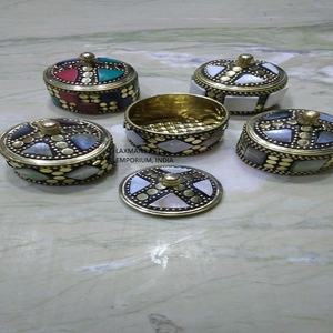 Cajas de joyas indias hechas a mano con cuentas de metal - Product Image 1