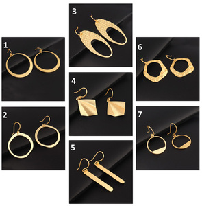 Boucles d'oreilles pendentifs en laiton et métal pour femme, modèles géométriques, boucles d'oreilles unies, finition brossée, plaqué or mat, vente en gros - Product Image 2