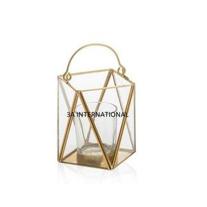 Top Trending Dormitorio y Balcón Decoración Linternas de estilo vintage multifuncionales Luces de velas de metal chapadas en oro - Product Image 3