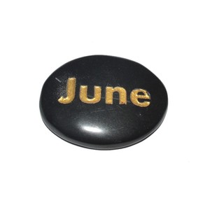 Ágata negra junio piedra grabada tallada estilo amor palabra de bolsillo para decoración del hogar y propósito curativo - Product Image 1