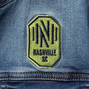 Veste en jean style baseball pour femmes Logo personnalisé Vêtements d'hiver Veste en jean tendance et durable pour la mode décontractée et quotidienne - Product Image 4