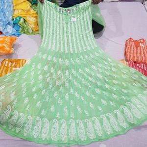 Anarkali élégant et confortable avec Chikankari allover et broderie de fil lourd pour un usage quotidien et des looks ethniques au bureau - Product Image 4