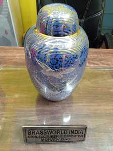 Suministros funerarios para adultos, urna funeraria de latón azul con grabado dorado, Brassworld, India - Product Image 4