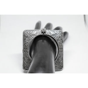 Pulsera de latón de alta calidad hecha a mano para niñas y mujeres, pulsera de plata de última moda con apariencia occidental abierta - Product Image 1