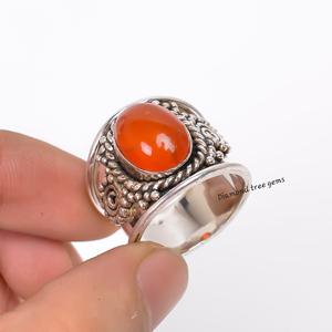 Anillo de banda de Plata de Ley 925 hecho a mano de Caroline Jewelry tallado con piedra natural y Diamante plateado a mano para bodas - Product Image 6