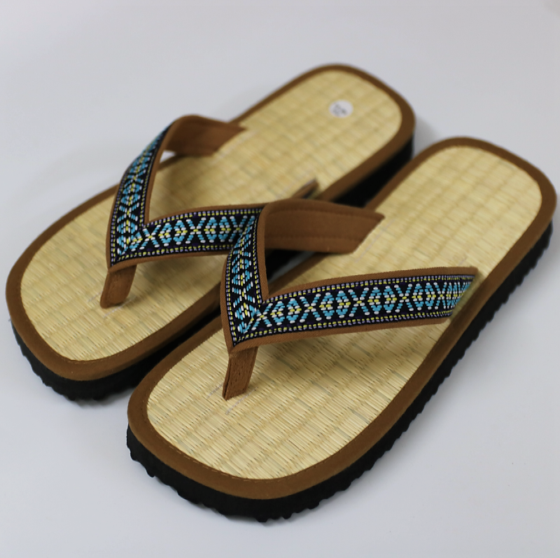 สีน้ำตาล