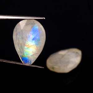 Piedra Lunar Natural con facetas de arcoíris, Briolette de pera, Gema suelta calibrada de tamaño 20x15mm para fabricación de joyas, precio al por mayor - Product Image 4