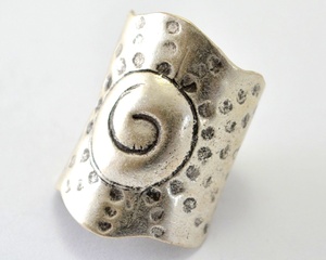 Anillo básico de ágata con diseño martillado y banda texturizada para regalos y fiestas - Product Image 6