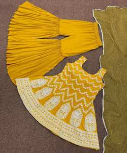 Rich Look Designer Saisonnable Collection Net Soie Gris Couleur Occasion spéciale Fantaisie Indien Femmes Porter Prix de gros en Surat ApparelGarment - Product Image 5