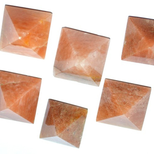 Grossiste Aventurine de Pêche Petites Pyramides: Aventurine de Pêche Petites Pyramides à Vendre Pyramides de Pierre de Guérison en gros - Product Image 1